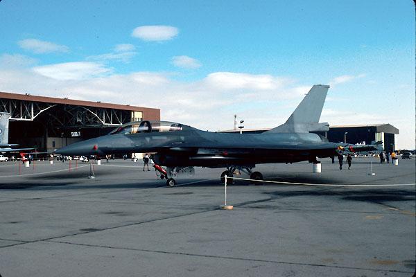 xlF-16XL-2 75-0747