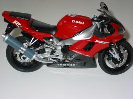 Tamiya 14073

A második motormakettem, ez is bérmunka
