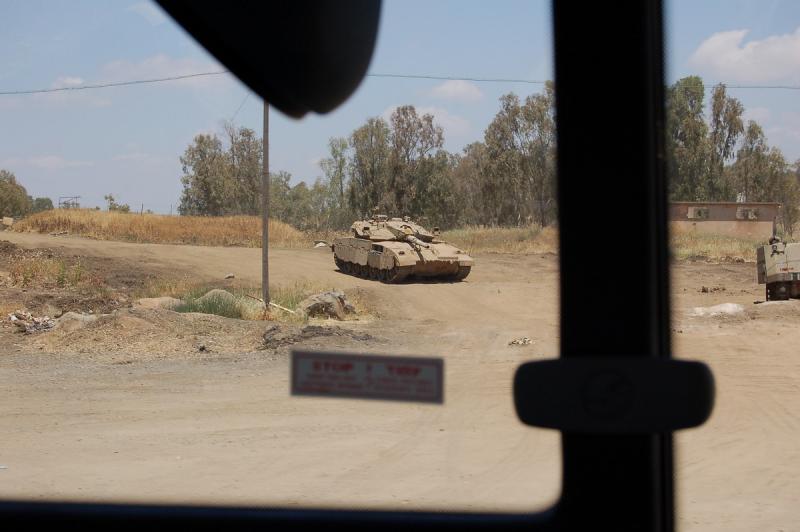 Merkava III

talán egy Merkava III a Golan térségében; eléggé elhagyatva állt ott.