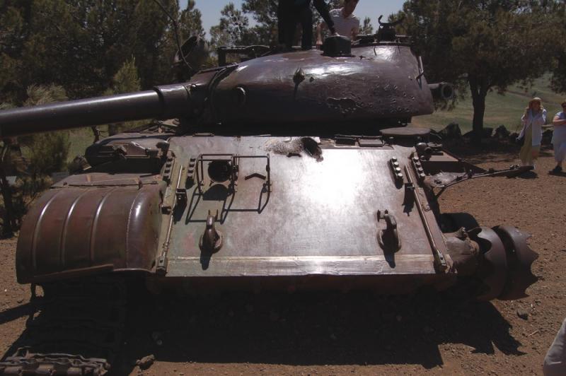 régi kilőtt arab tank