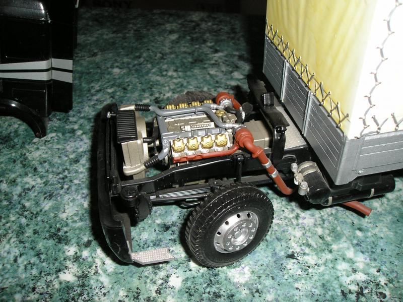 Italeri 729

Mercedes 2448 motortér
