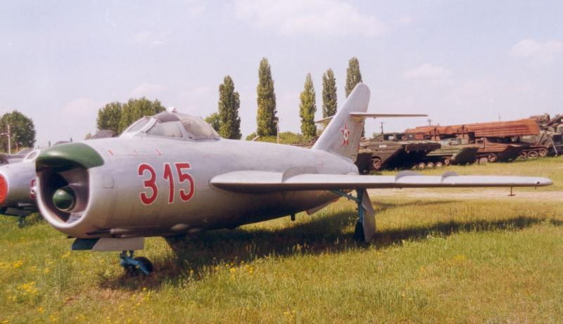 b MiG_17_hu_315_PZ002