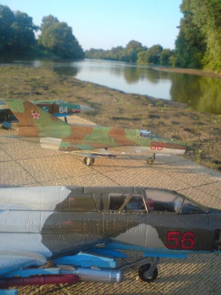  előtérben a Su 22m3-as...