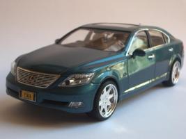 Lexus LS 600 hL
(janositamas)