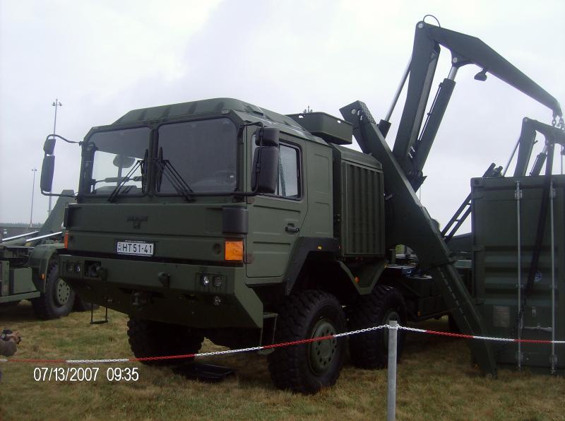 MAN HX-32 KONTÉNESZÁLITO