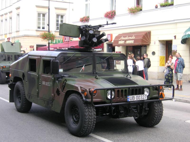 800px-Warsaw_Hummer_03