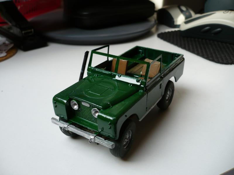 zöld Land Rover Series II

Tamiya Pink Panther Land Roverből rövidalvázassá alakítva