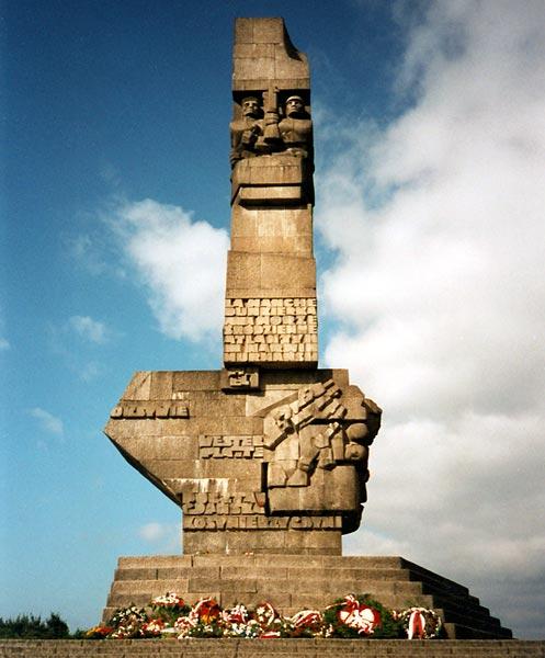 westerplatte

A fésziget csúcsán emelt emlékmű képe.