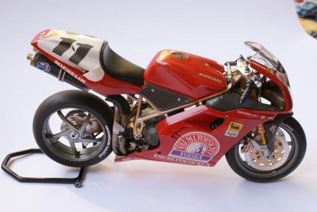 1:9 Revell Ducati      vodka reklámmal