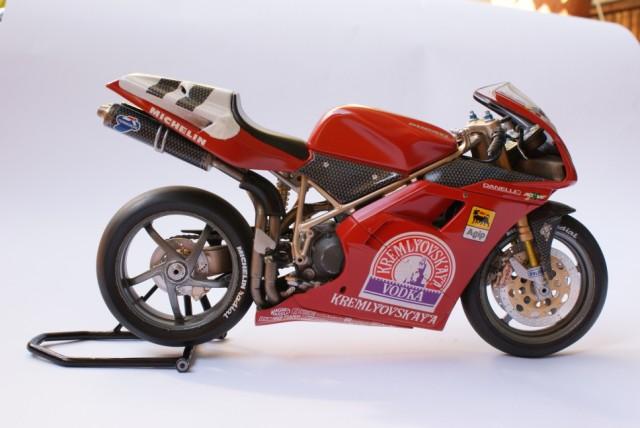 1:9 Revell Ducati      vodka reklámmal