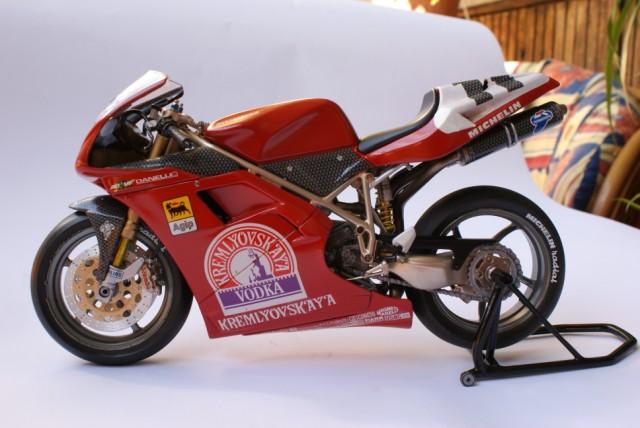 1:9 Revell Ducati      vodka reklámmal