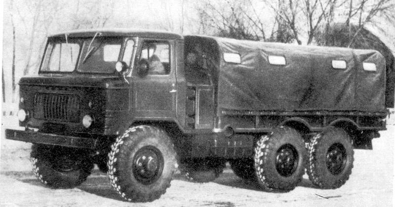 Három tengelyes GAZ-66

Ezen a prototípuson is még a GAZ-62 jellegű hűtőmaszk van.