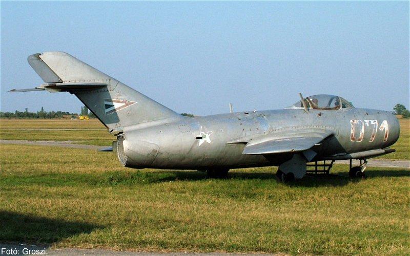 MiG-15-071