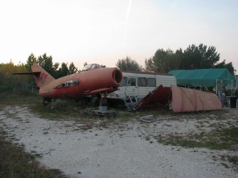 Mig-15 a 2-es út mellett, valahol göd után