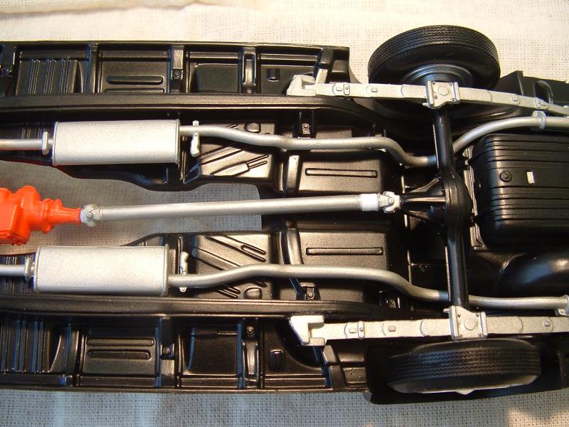 56 Chevy dif 001

A kardánban a fehér rész a betoldás, 3,2mm.
Pedig a hátsó futómű és a blokk is a helyén van. Hogy ez hogyan jött össze az rejtély.