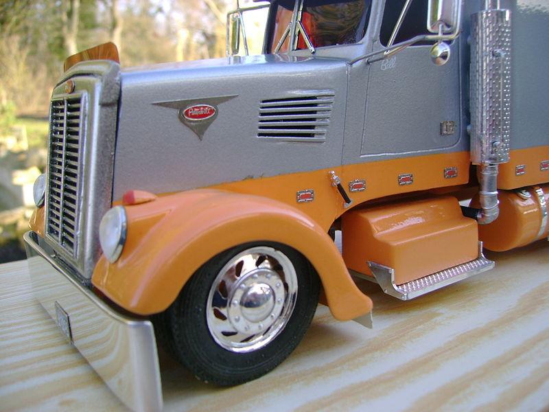 800px-PETERBILT_CUSTOM_SCALE_MODEL_CHAPSON_CHRISTIAN.JPG