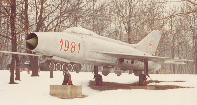 MiG_21F13_1981_002_www.kepfeltoltes.hu_