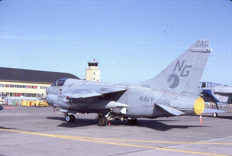 A-7E 159647 NG-300 VA-192

Full 320 vagy fakult 35237.