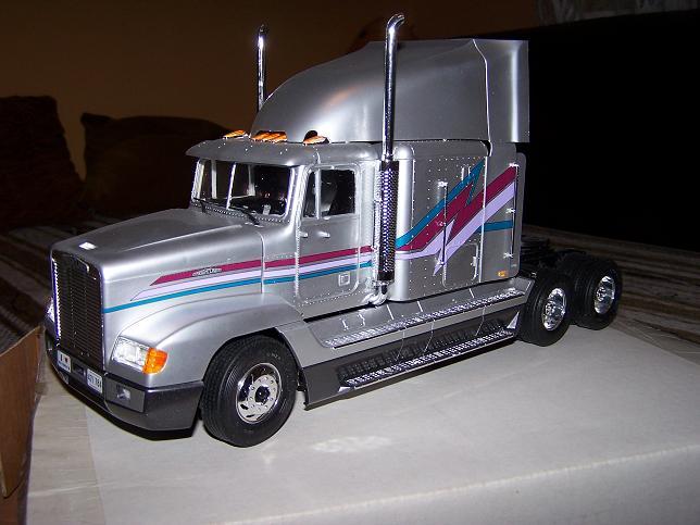 FREIGHTLINER FLD