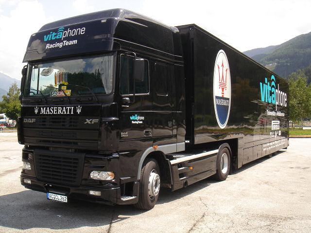 DAF-XF-schwarz-Strauch-130806-02