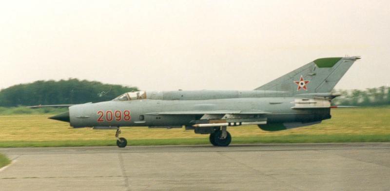 MiG_21bis_2098_LHTA_003