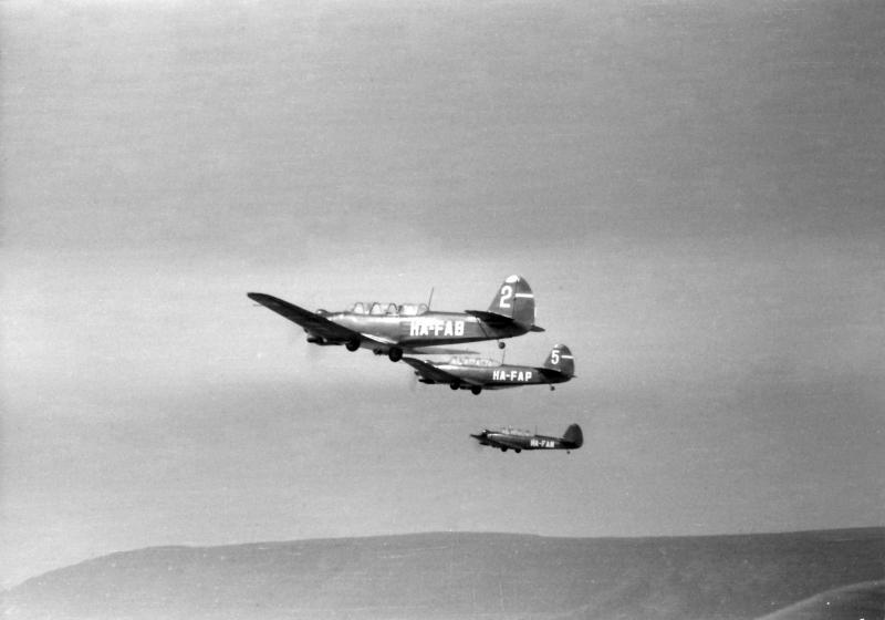 Kötelékezés Jak-18-al Tapolcán 1959 körül