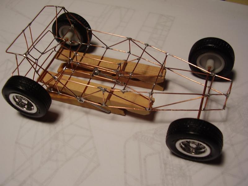 4

Muszáj volt megnézni, hogyan fog kinézni, de fogjuk rá, hogy száraz próba. Egyelőre még kis segítséget igényel, hogy a "lábán" álljon.