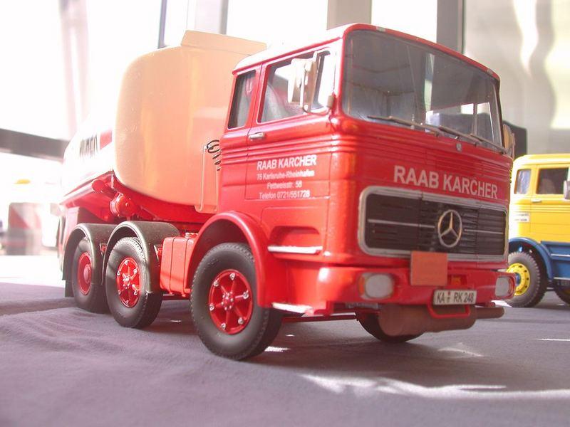 8958557