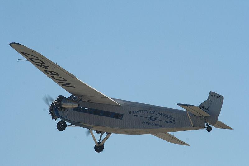 800px-Ford_Trimotor_in_flight