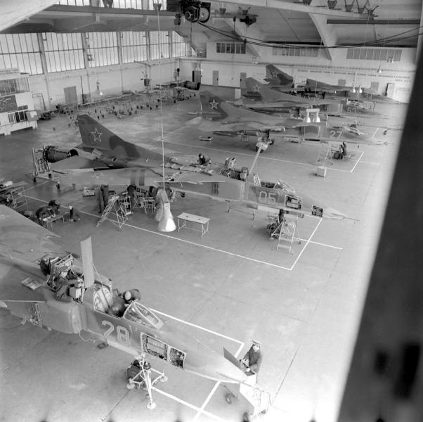MiG-27_001