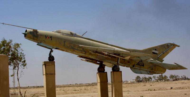 Iraq_MiG-21F13%20%28b%29