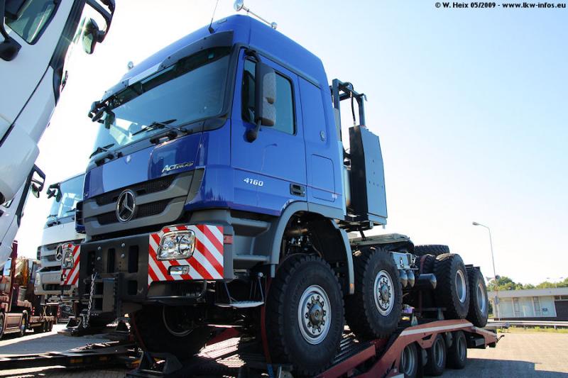 MB-Actros-3-4160-SLT-8x8-blau-290509-03