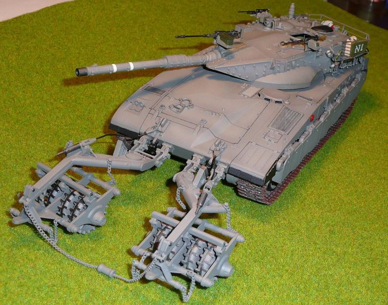 Merkava aknataposóval.