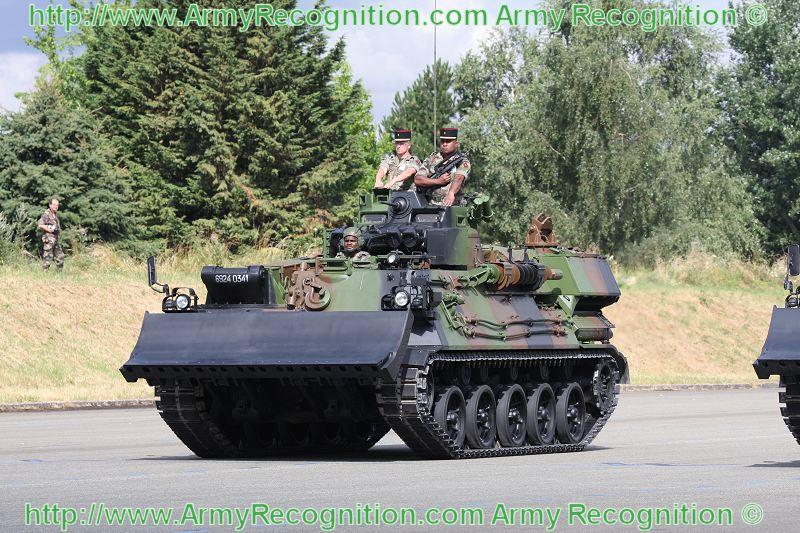 19e_regiment_du_genie_AMX-30_engineervehicle_14_july_2009_french_army_military_parade_france_bastille_day_001