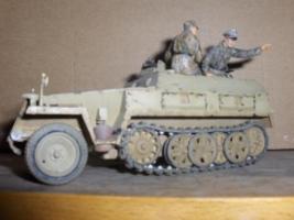 Dragon SdKfz. 250

már át lett fújva barna csíkokkal...