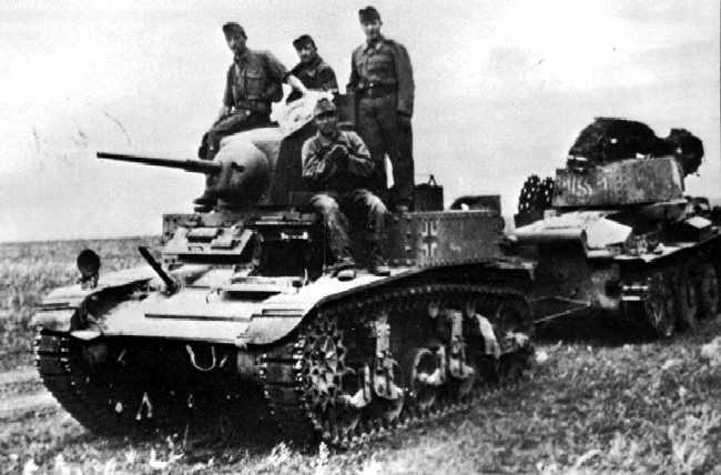 Panzer 38(t)-t vontató zsákmányolt M3 Stuart tank magyar személyzettel