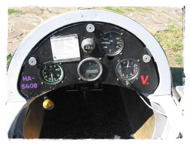 Góbé műszerfal

R-26 SU Góbé "műszerfala"