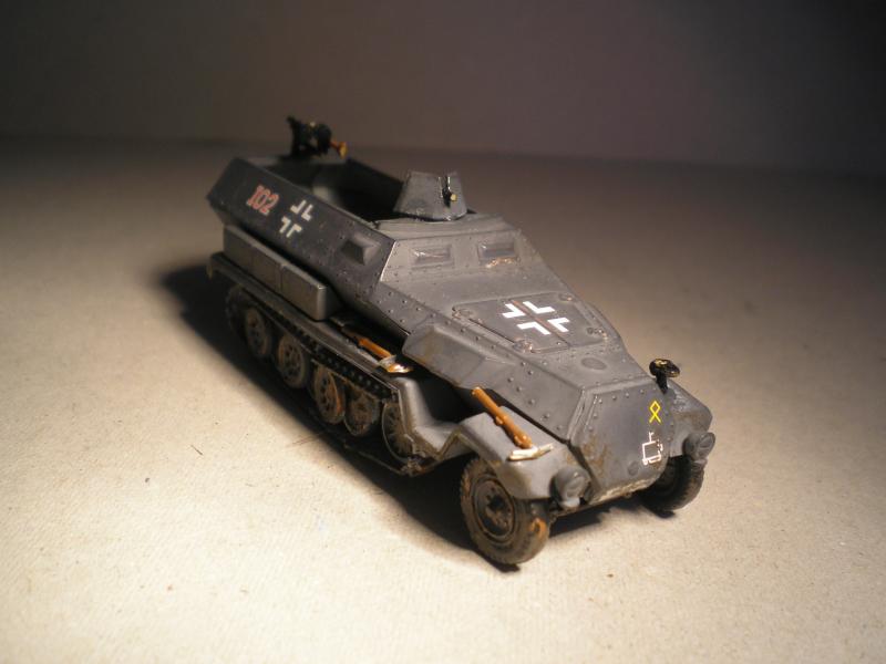 Hanomag 01

szintén 1/72 -es italeri. Az első MG-34 kissé viseltes, 8 éves öcsém jóvoltából, aki "csak megnézte"