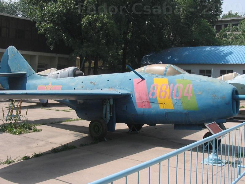 Egyetemi múzeum

Igazán vidám színű MiG-9