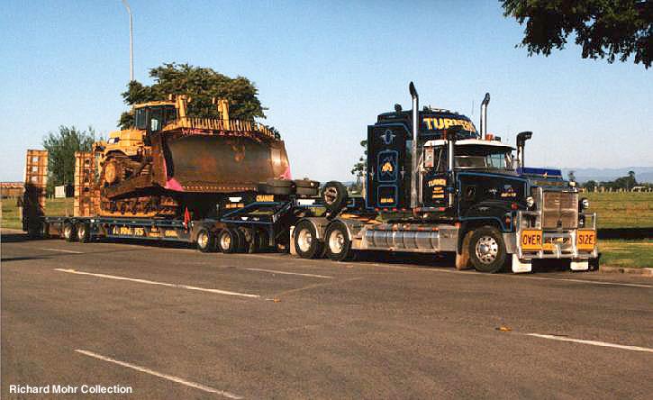 mack_titan_d11n_dozer