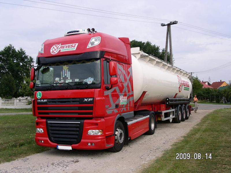 Révész DafXF105