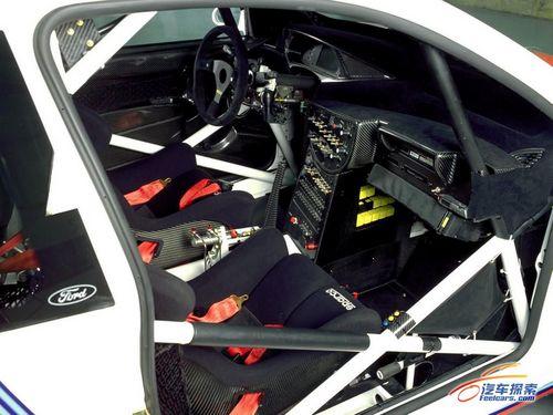 Ford_Focus_RS_WRC_2001_015_99235_m