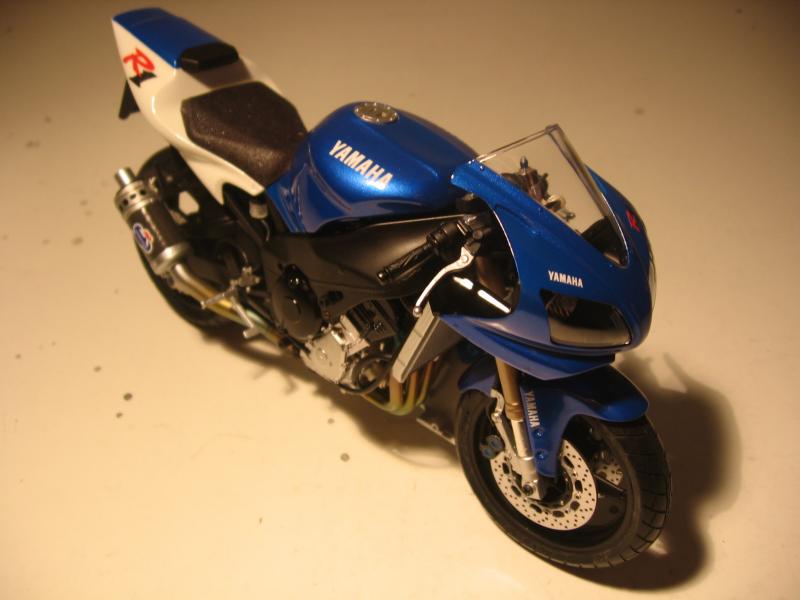 Yamaha R1 011