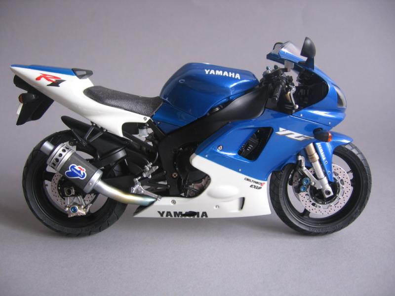 Yamaha R1 012