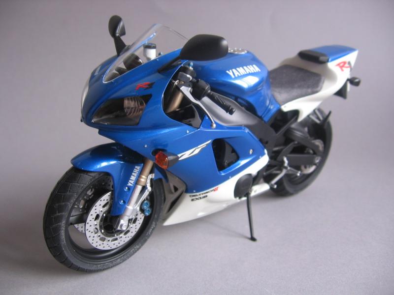 Yamaha R1 015