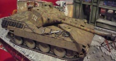 P1

Dragon Panther / 6160 /, Cavalier zimmerit,aber és Voyager maratások, Karaya vontatókötél,RB Modell lövegcső, Gunze-Tamiya-Humbrol festékek, Gunze pigmentek, Adóba Laci diorámája :)