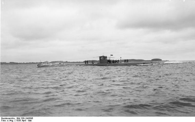 Bundesarchiv_Bild_200-Ub0096,_U-45_auf_Probefahrt