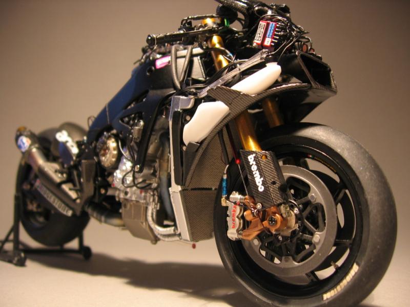Yamaha M1 08 111