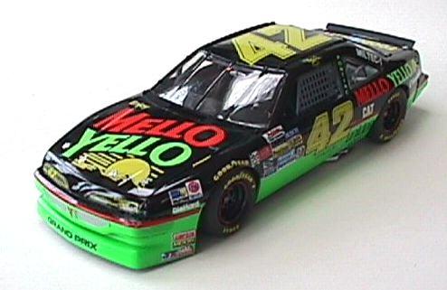 A mint a villám c. film egyik kellék autója és nem mellékesen kyle petty versenyautója a 90es évekbl