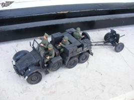 Krupp vontató, 1/35

Tamiya, a készlethez tartozó figurákat magyarrá alakítva